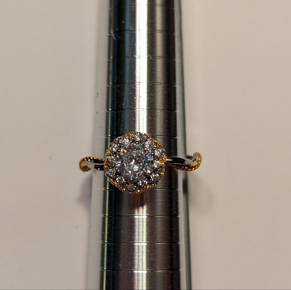 NWOT Woman's Gold-Tone Adjustable Ring with Clear White Stones - Picture 7 of 11